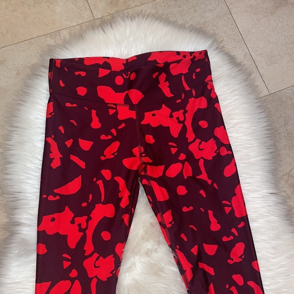 Fabletics Salar Leggings in Bonsoir Floral Print - Picture 4 of 7